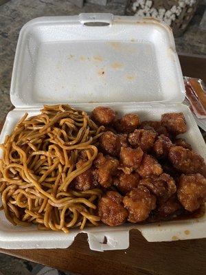 Lunch General Tso's Chicken w/ Lo Mein