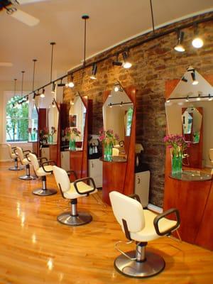 Anthony & Co Salon