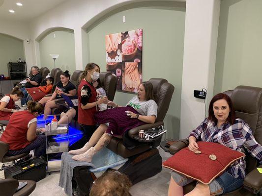 We can do your nails and pedicure as same time for customers who don't have much time.