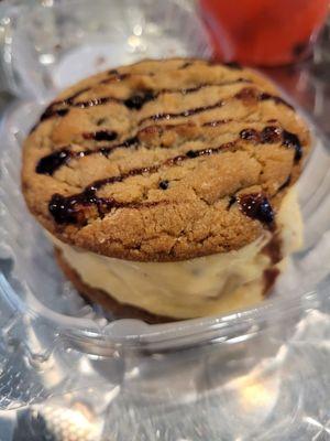 Ice cream sandwich called Chillwich: cookie monstah