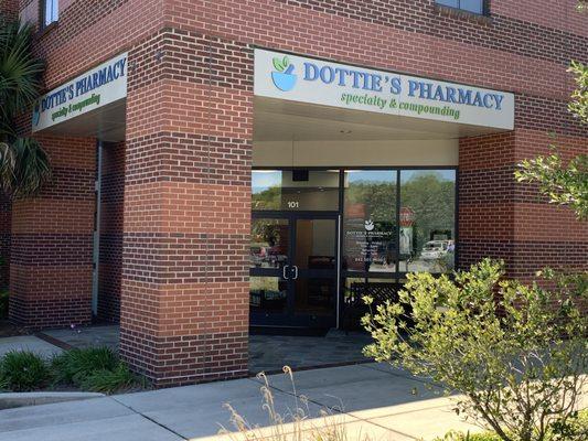 Dottie's Pharmacy Specialty & Compounding store front from parking lot.