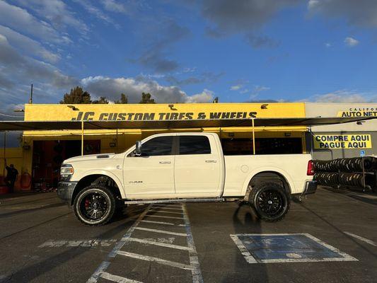 JC Customs Tires and Wheels