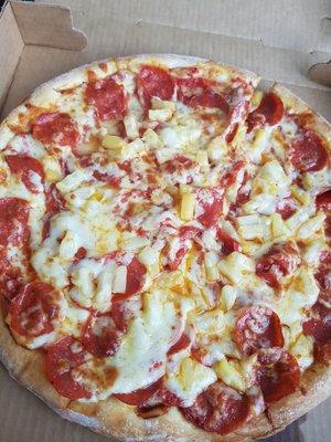 Medium Extra cheese, pepperoni, and pineapple pizza lol...yes I ordered it