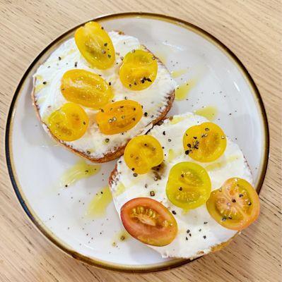 Heirloom Tomato Bagel