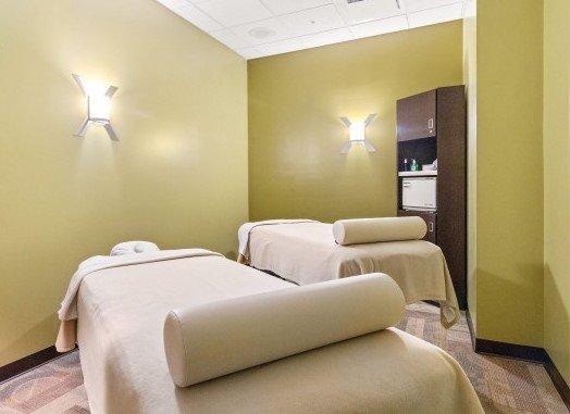 Come in with your other half or your BFF  for a relaxing couples massages.
Makes for a Great Wedding Gift!