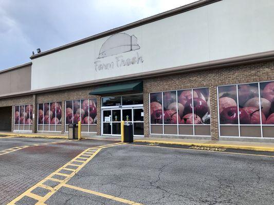 Former Farm Fresh Grocery