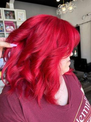 Fire engine red so you can spot her miles away...

#redhead #redhair #mermaidhair