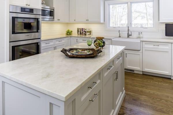 White transitional Kitchen with Perla Venata (Taj Mahal) Quartzite countertops and whitebeveled subway tile backsplash