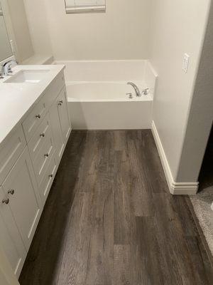 Bathtub and floor fully clean!