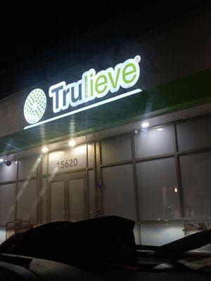 Hanging with my boyfriend over here in Fort Meyers. Checking out trulieve...