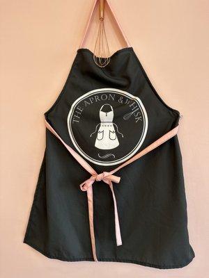 Beautiful "apron & whisk" apron