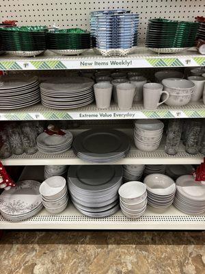 Holiday dinner ware