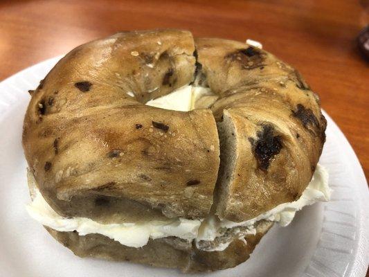 Cinnamon raisin bagel