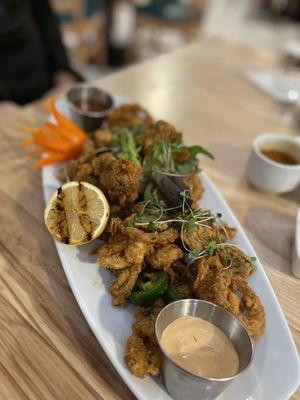 Chicharon marino (calamari and onion rings)