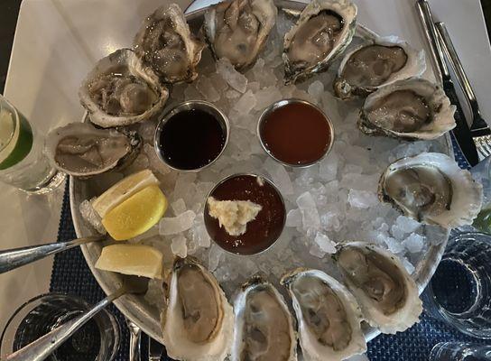 Dozen mixed oysters