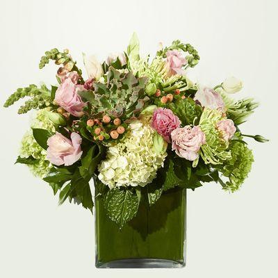 Garden style arrangement in pastel colors