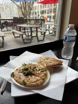 Housemade hummus, Pita Bread