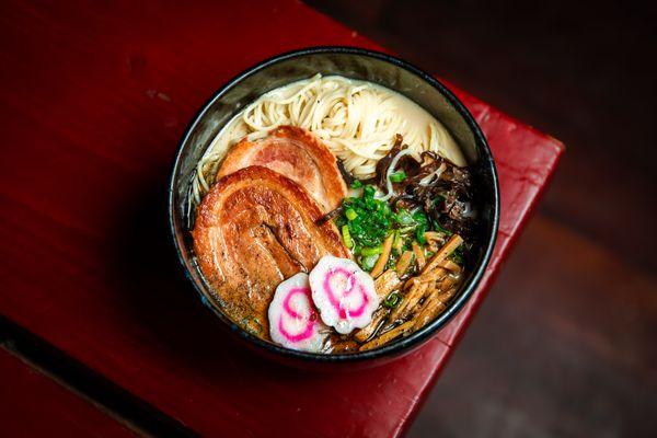 TONKOTSU RAMEN
Pork Bone Broth * Thin Noodles
Chashu Pork, Kikurage, Menma,
Scallions, & Black Garlic Oil