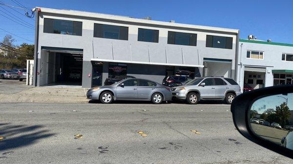 Once you reach Broadway, Burlingame, you turn right and drive down until you reach this store, which could easily be missed.