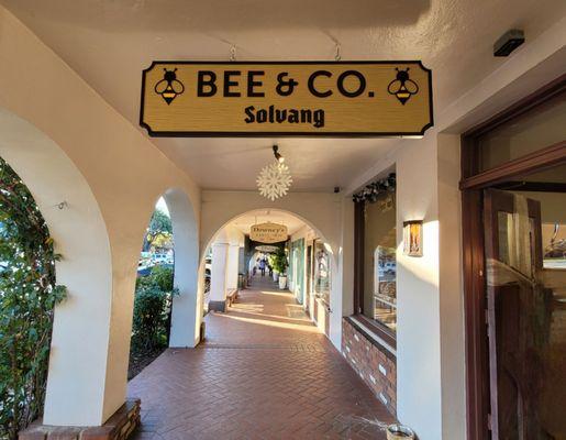 Bee & Co