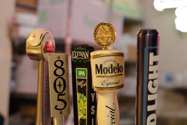 Have a glass of some classic draft beers. Enjoy a football, baseball, or hockey game while you enjoy your food.