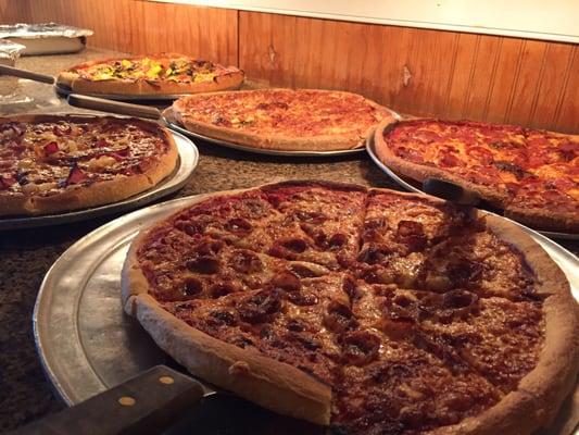 Pizza buffet is available weekdays during lunch.