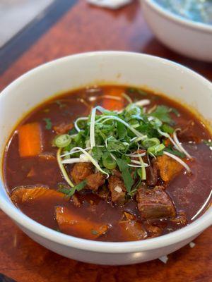 Beef stew w/egg noodle