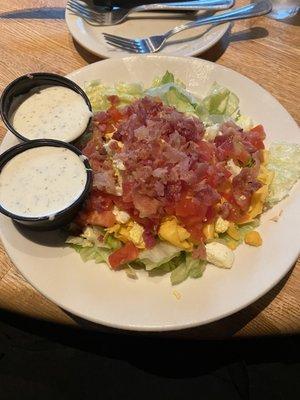 Side salad that comes with 10 oz sirloin steak.