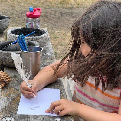 Some more crafts during earth education at the beach. We are using what nature is offering.