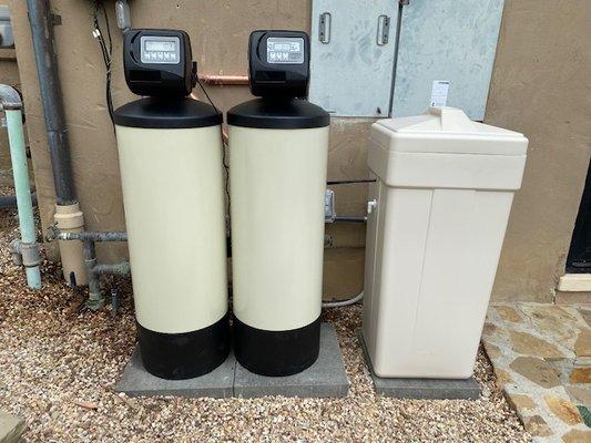 1 cu ft. 
Water Softener & Backwashing Carbon with a Brine Tank