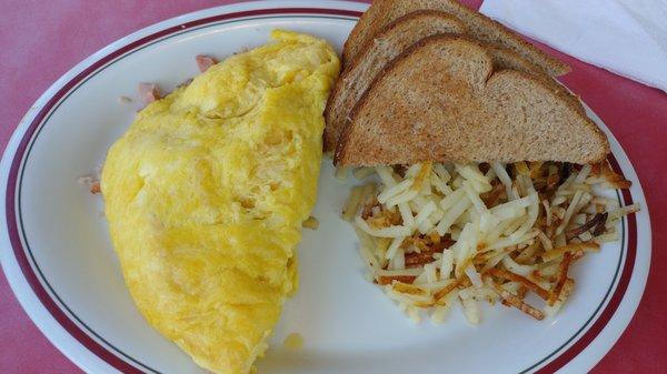 Ham and cheese omelet at Huddle House