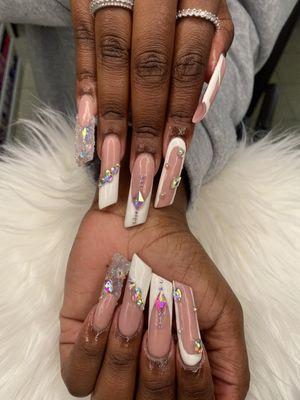 LIPSTICK NAILS
Acrylic full set freestyle by Cici