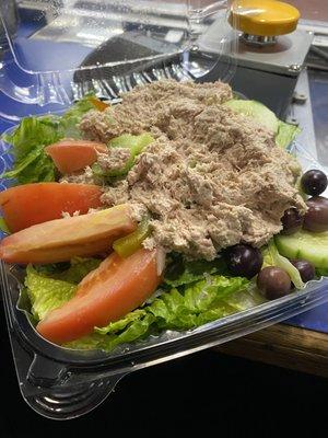 Excellent and fresh for 3 days I do it every week garden with tuna and romaine lost a couple pounds perfectly put together I love it!