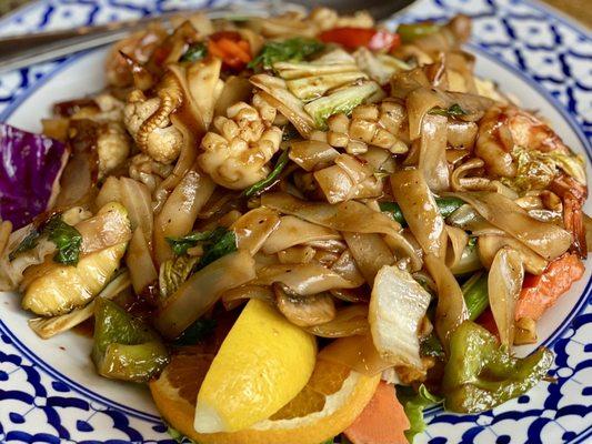 Pad Kee Mao (Drunken Noodle) - seafood