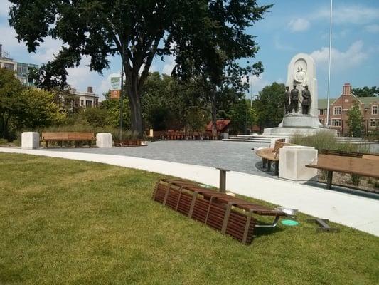 New chairs at Scoville Park.