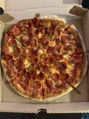 Extra pepperoni pizza w/ sausage