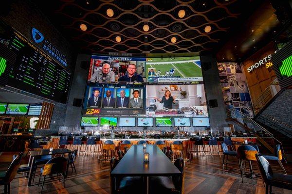 40ft Media wall perfect for sports watch!