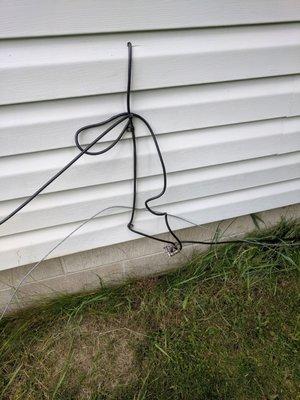 Another splitter just hanging on the side.of the house.