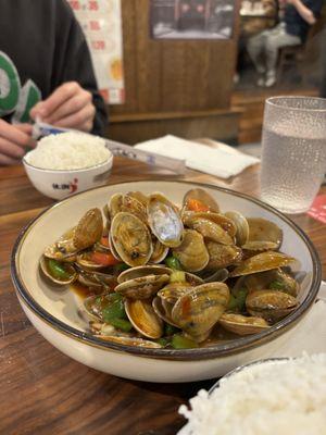 Spicy and happy clams