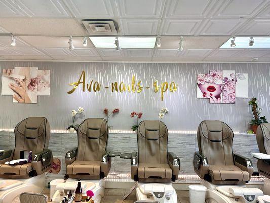 Ava Nails & Spa 215 E Ash Ave, Decatur IL 62526 217-330-7835