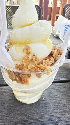 Frozen yogurt with baklava and honey