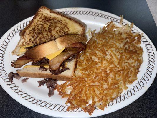 Texas bacon cheesesteak melt & hashbrowns