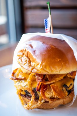 BBQ Burger : Applewood Bacon, Fried Onion Strings, BBQ Potato Chips, BBQ Sauce, Shredded Cheddar on Brioche. Great burger flavor, well done