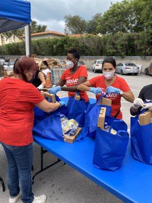 #kwredday Keller Williams Miami Beach #givewhereyoulive preparing food deliveries for 1,000 senior citizens #actsofkindness