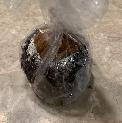 Cookies 'n Cream Caramel Apple