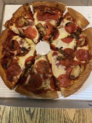 Pepperoni & mushroom pizza