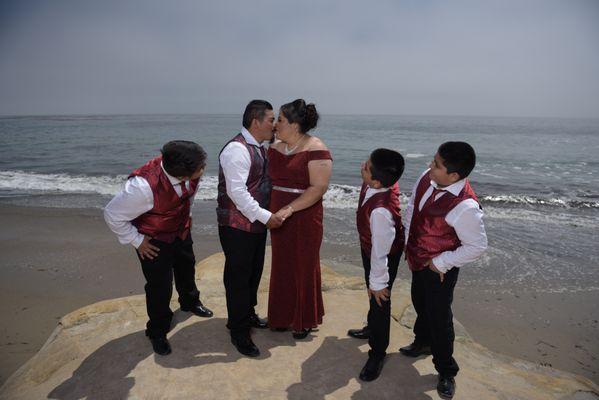 Beautiful engagement pictures in Santa Cruz. Congratulations Fiden and Gaby.