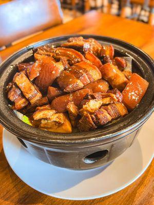 H6. Luan Dun Pork Belly Hot Pot