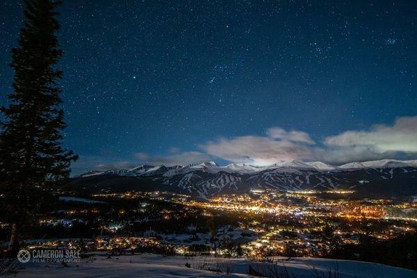 The town of Breckenridge, Colorado sits below the ski resort as the stars and cats come out.