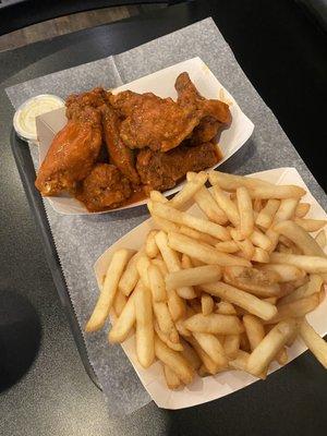 Ray's Fries 10 Piece Traditional Wings